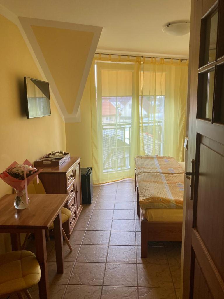 Ferienwohnung Pod Delfinem Rewal Exterior foto